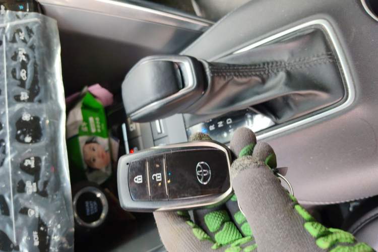 Used Toyota Venza 2023 2.0L CVT Two-Wheel Drive Luxury Edition Vehicle Key