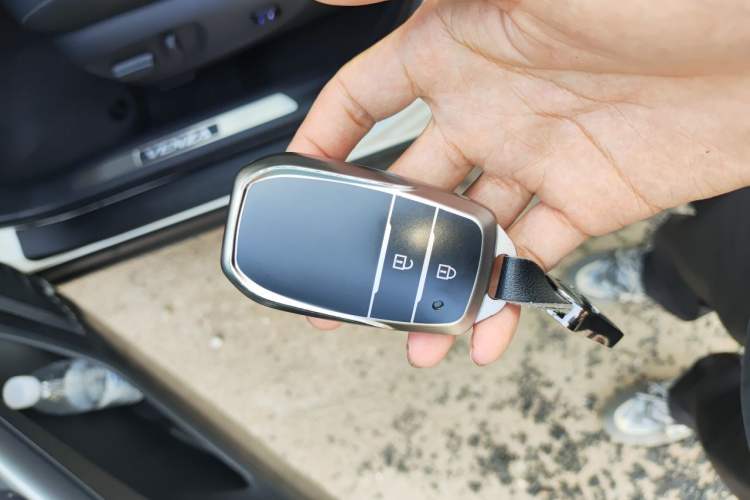 Used Toyota Venza 2023 2.5L Smart Electric Hybrid Dual-Drive Luxury Edition Vehicle Key