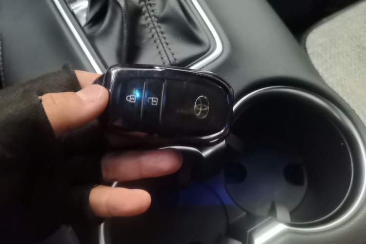 Used Toyota Venza 2023 2.0L CVT Two-Wheel Drive Luxury Edition Vehicle Key
