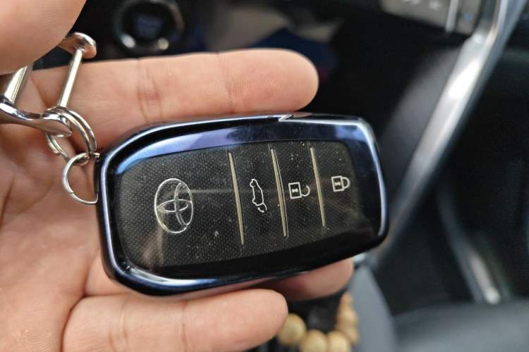 Used Toyota Venza 2023 2.0L CVT Two-Wheel Drive Prestige Version Vehicle Key