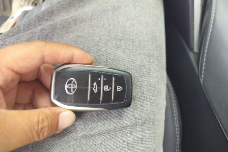 Used Toyota Venza 2023 2.0L CVT Two-Wheel Drive Prestige Version Vehicle Key