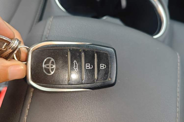 Used Toyota Venza 2023 2.0L CVT Two-Wheel Drive Prestige Version Vehicle Key