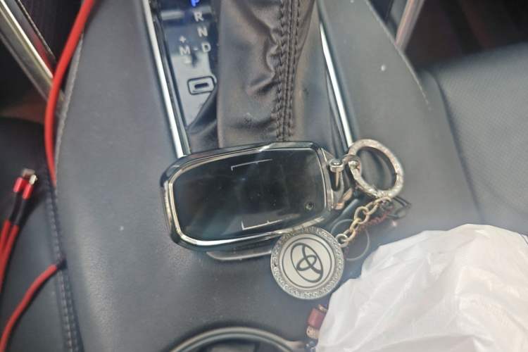 Used Toyota Venza 2023 2.0L CVT Two-Wheel Drive Prestige Version Vehicle Key