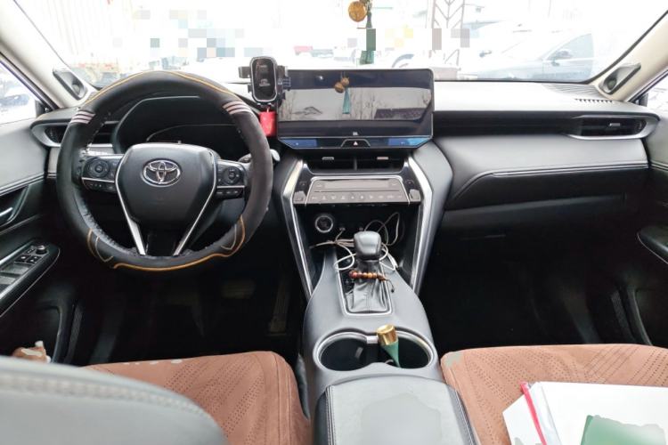 Used Toyota Venza 2024 2.0L CVT Two-Wheel Drive Prestige Edition Center Console
