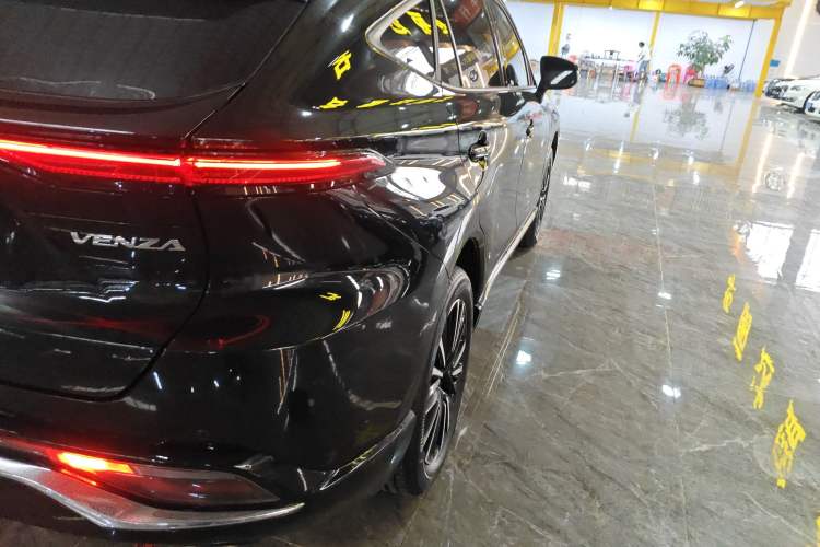 Used Toyota Venza 2024 2.0L CVT Two-Wheel Drive Prestige Edition Exterior 3