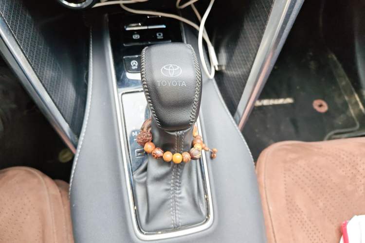 Used Toyota Venza 2024 2.0L CVT Two-Wheel Drive Prestige Edition Gear Lever
