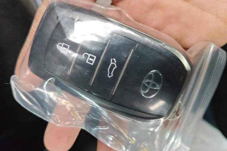 Used Toyota Venza 2024 2.0L CVT Two-Wheel Drive Prestige Edition Interior 1