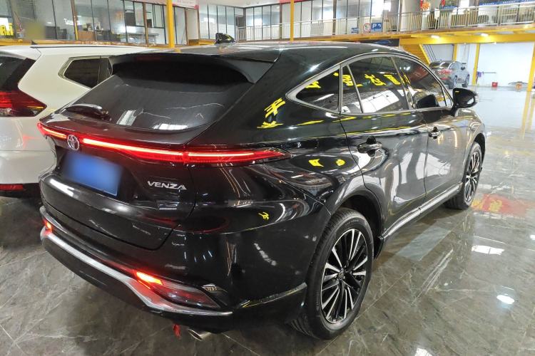 Used Toyota Venza 2024 2.0L CVT Two-Wheel Drive Prestige Edition Rear Right 45 Deg