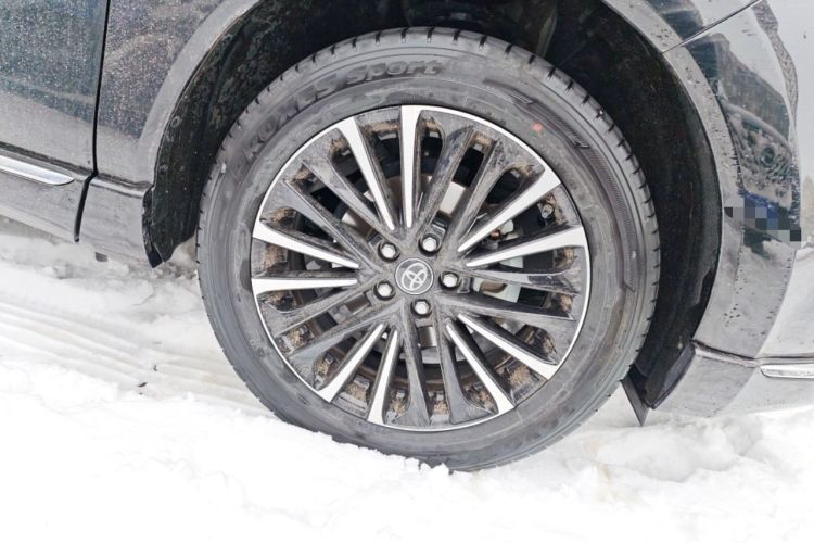 Used Toyota Venza 2024 2.0L CVT Two-Wheel Drive Prestige Edition Right Front Wheel Hub