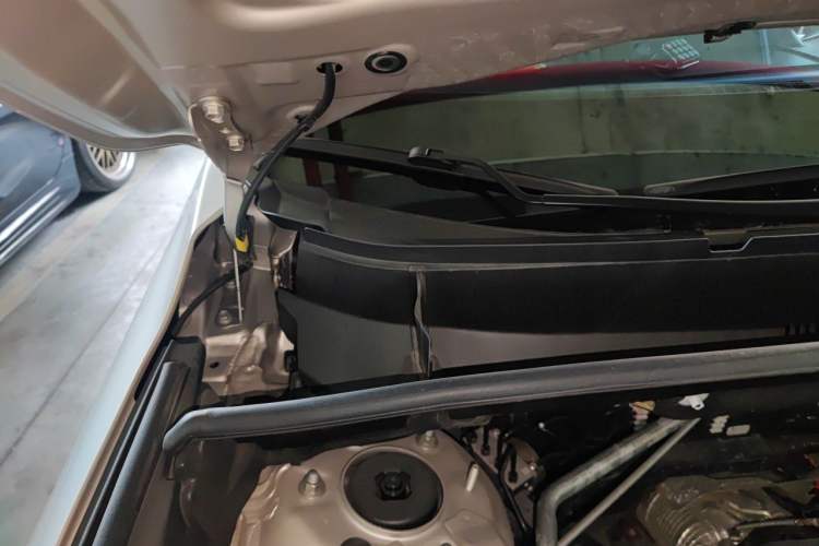 Used Toyota Venza 2024 2.5L Smart e-Power Dual-Motor Two-Wheel Drive Luxury Edition Engine Bay Right