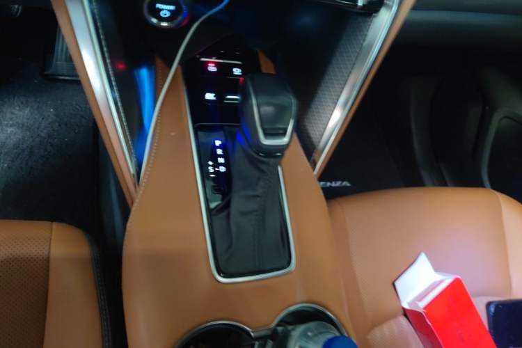 Used Toyota Venza 2024 2.5L Smart e-Power Dual-Motor Two-Wheel Drive Luxury Edition Gear Lever