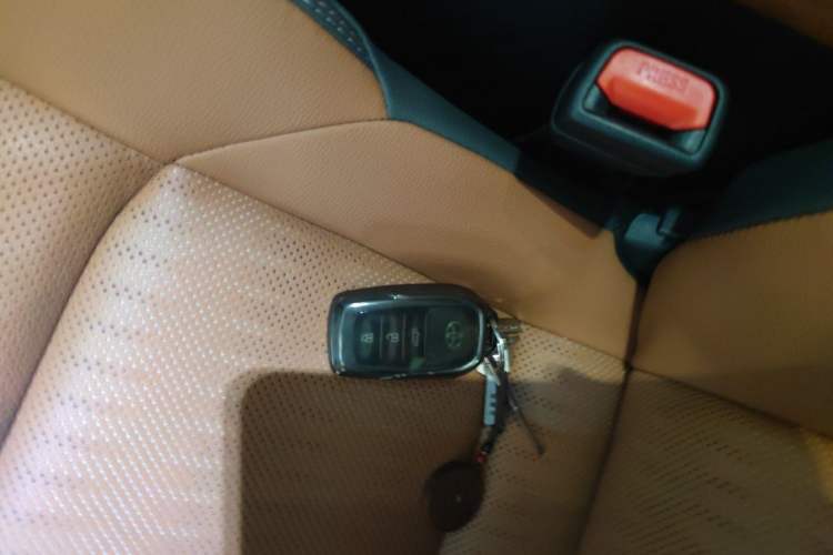 Used Toyota Venza 2024 2.5L Smart e-Power Dual-Motor Two-Wheel Drive Luxury Edition Vehicle Key