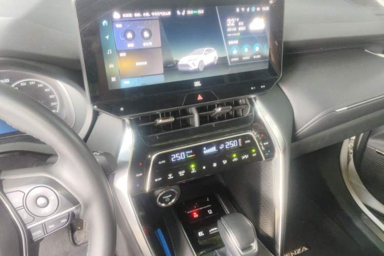Used Toyota Venza 2024 2.5L Smart e-Power Dual-Motor Two-Wheel Drive Luxury Edition Audio And AC Panel