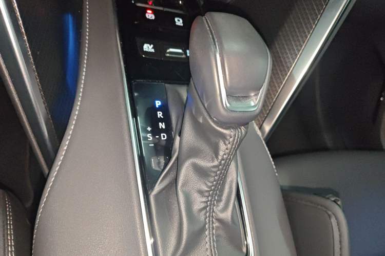 Used Toyota Venza 2024 2.5L Smart Electric Hybrid Dual-Drive Luxury PLUS Edition Gear Lever