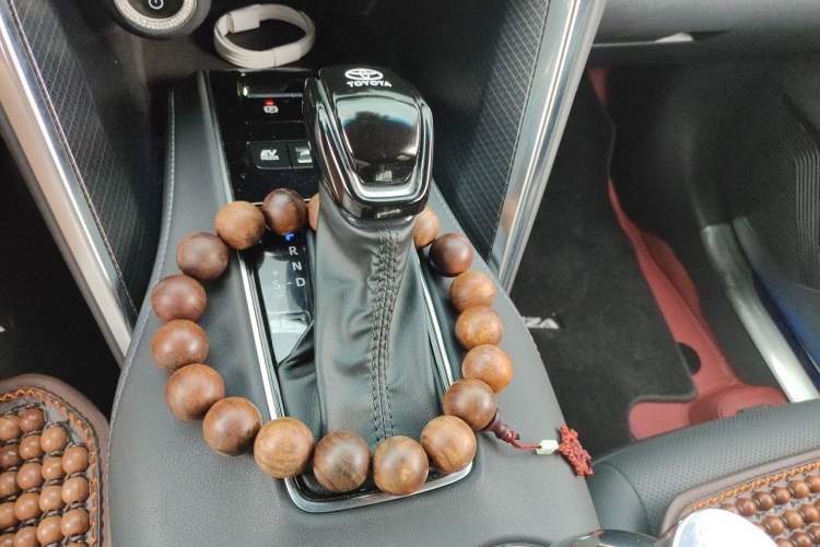 Used Toyota Venza 2024 2.5L Smart Electric Hybrid Dual-Drive Tech Edition Gear Lever