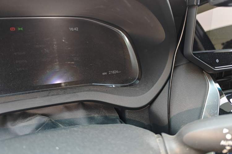 Used Toyota Venza 2024 2.0L CVT Two-Wheel Drive Tech Edition Odometer Close Up