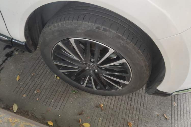 Used Toyota Venza 2024 2.5L Smart e-Power Dual-Motor Two-Wheel Drive Luxury Edition Right Front Wheel Hub