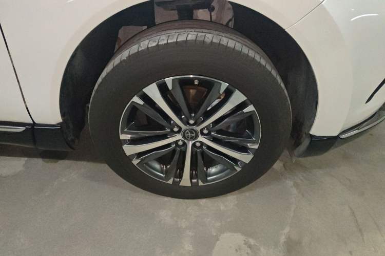 Used Toyota Venza 2024 2.5L Smart Electric Hybrid Dual-Drive Luxury PLUS Edition Right Front Wheel Hub