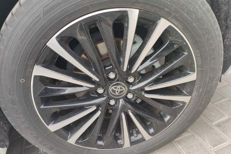 Used Toyota Venza 2024 2.5L Smart Electric Hybrid Dual-Drive Tech Edition Right Front Wheel Hub