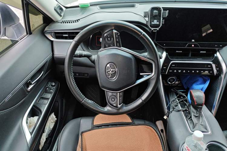 Used Toyota Venza 2024 2.0L CVT Two-Wheel Drive Tech Edition Steering Wheel