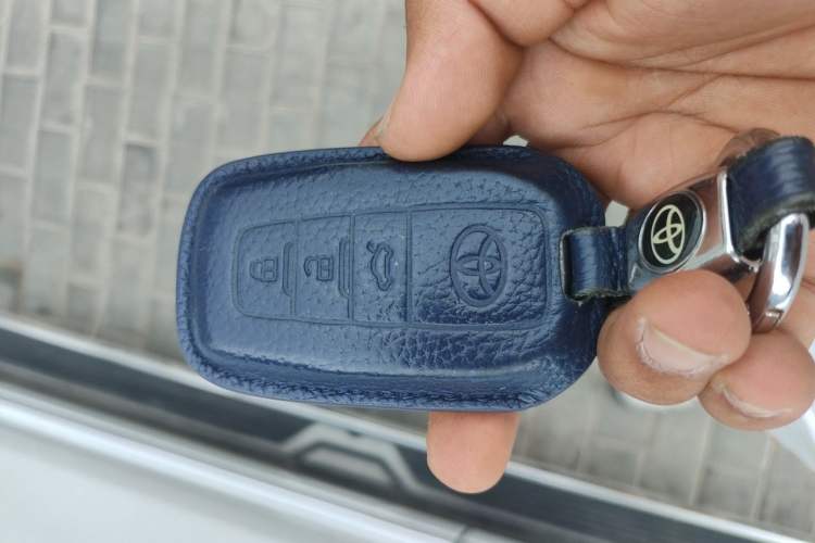 Used Toyota Venza 2024 2.5L Smart Electric Hybrid Dual-Drive Tech Edition Vehicle Key