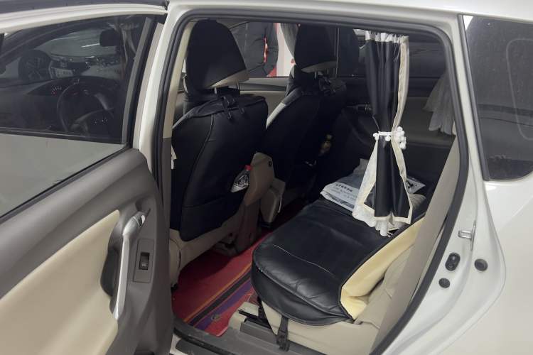 Used Toyota Verso 2015 180E CVT Crossover Edition Interior 2
