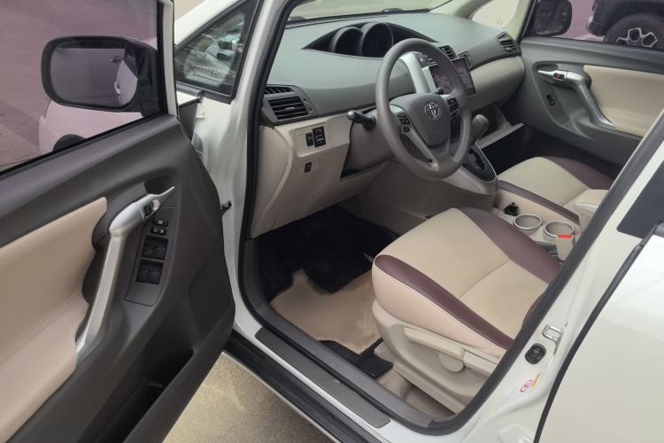 Used Toyota Verso 2015 180E CVT Crossover Edition Interior 2