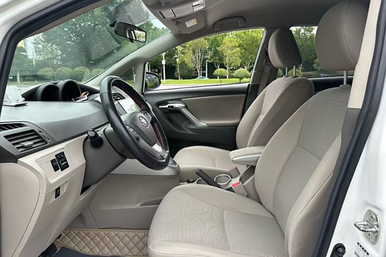 Used Toyota Verso 2014 Starlight 180E CVT Elite Edition Interior 2