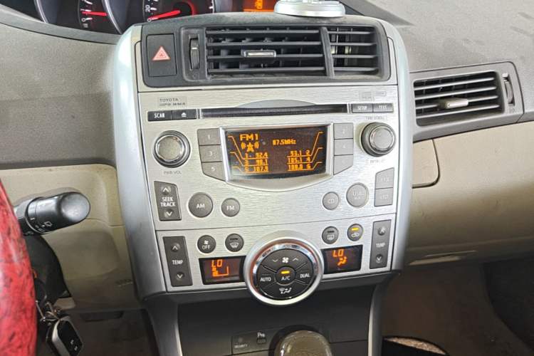 Used Toyota Verso 2011 180G CVT Luxury Edition Audio And AC Panel