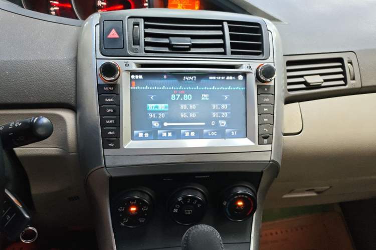 Used Toyota Verso 2011 180E CVT Elite Edition Audio And AC Panel