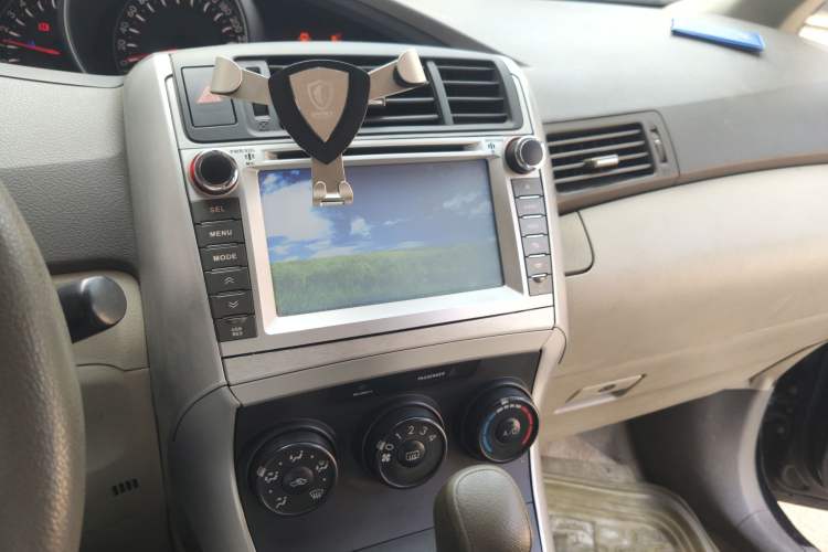 Used Toyota Verso 2011 180E CVT Elite Edition Audio And AC Panel