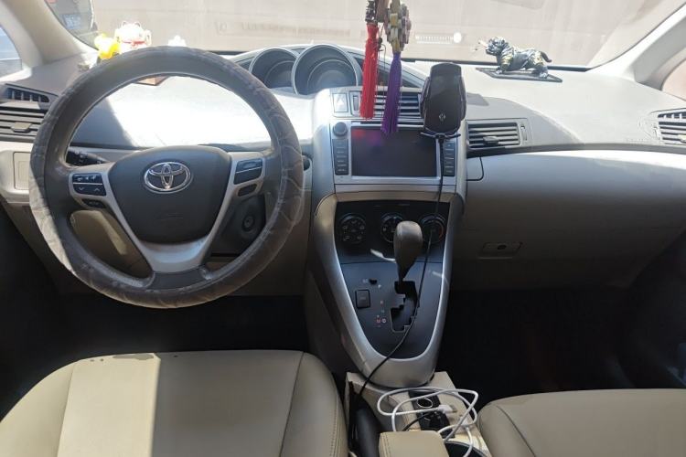 Used Toyota Verso 2011 180E CVT Elite Edition Center Console