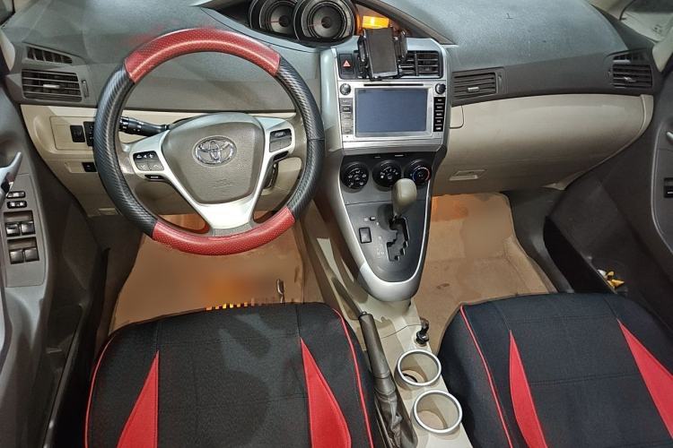 Used Toyota Verso 2011 180E CVT Elite Edition Center Console