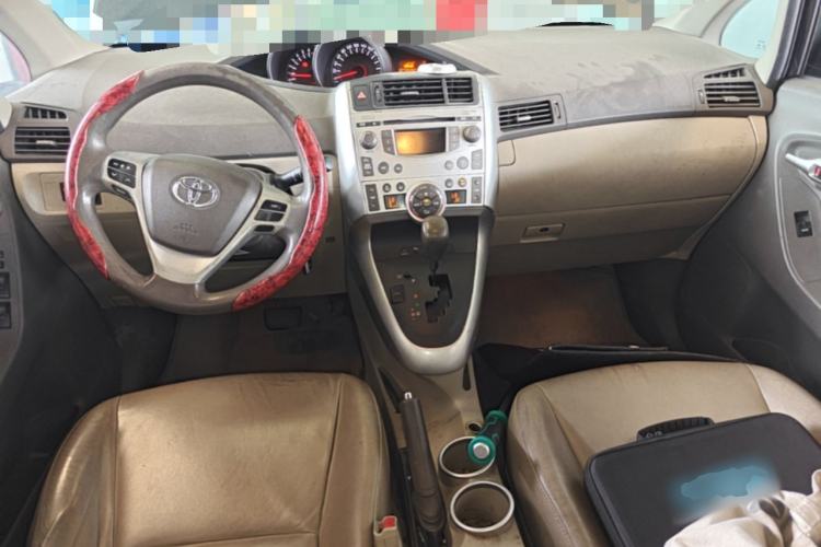 Used Toyota Verso 2011 180G CVT Luxury Edition Center Console