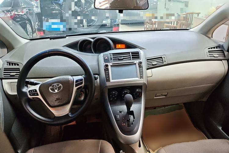 Used Toyota Verso 2011 180E CVT Elite Edition Center Console