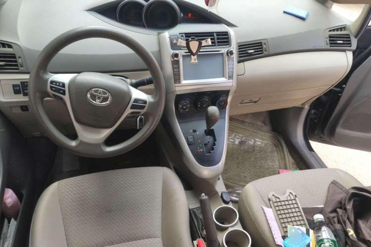 Used Toyota Verso 2011 180E CVT Elite Edition Center Console