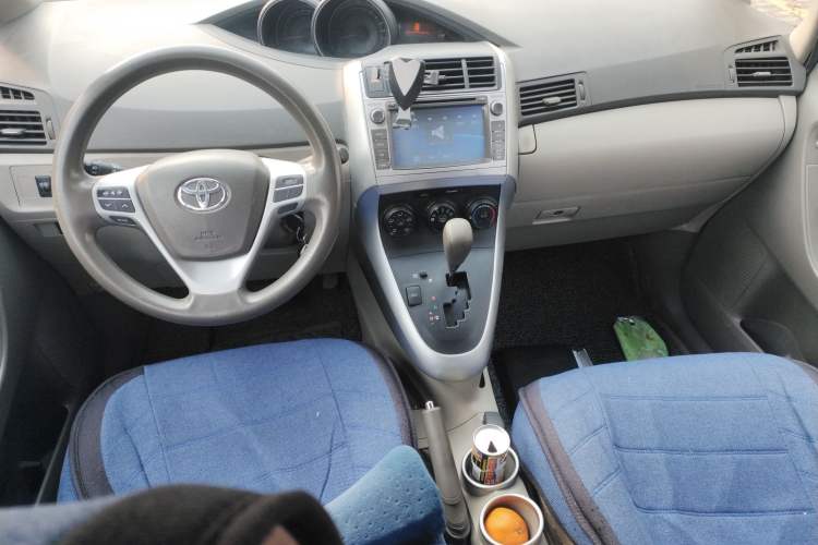 Used Toyota Verso 2011 180E CVT Elite Edition Center Console