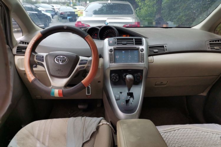Used Toyota Verso 2011 180E CVT Elite Edition Center Console