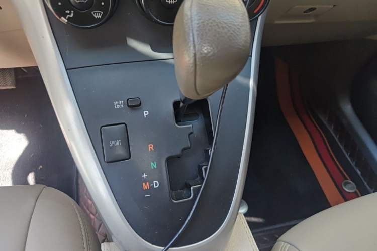 Used Toyota Verso 2011 180E CVT Elite Edition Gear Lever