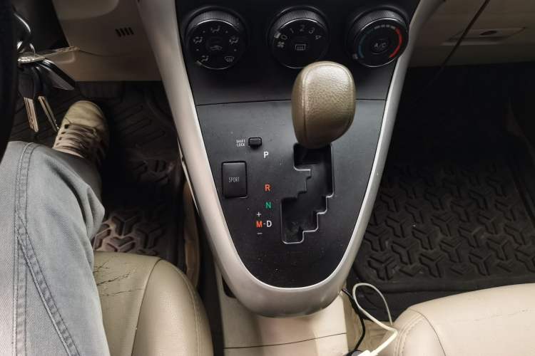 Used Toyota Verso 2011 180E CVT Elite Edition Gear Lever