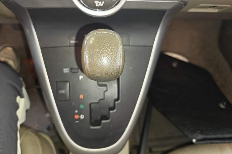Used Toyota Verso 2011 180G CVT Luxury Edition Gear Lever