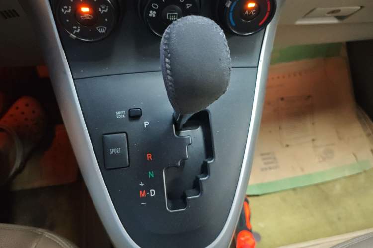 Used Toyota Verso 2011 180E CVT Elite Edition Gear Lever