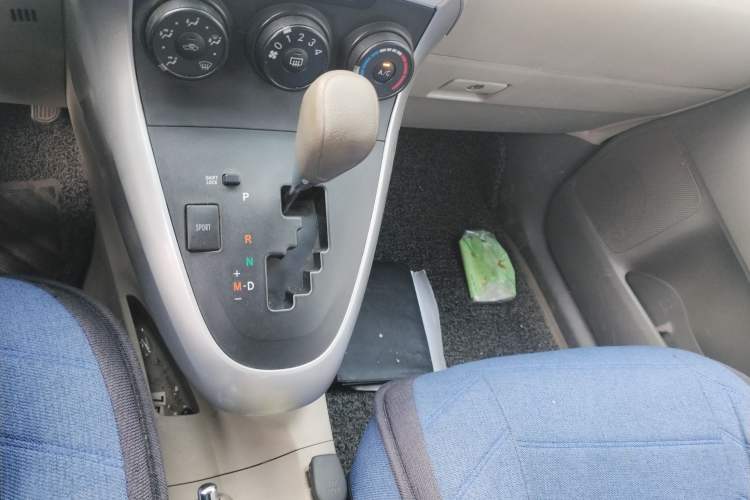 Used Toyota Verso 2011 180E CVT Elite Edition Gear Lever