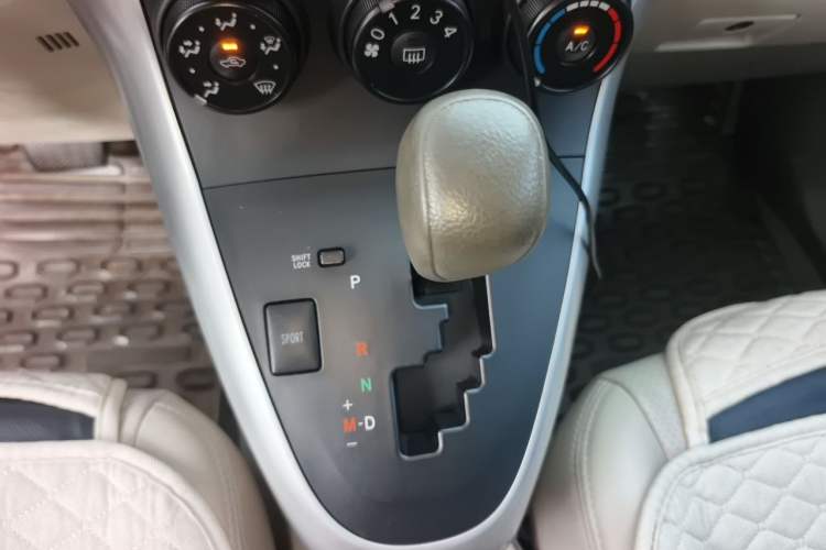 Used Toyota Verso 2011 180E CVT Elite Edition Gear Lever