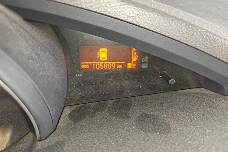 Used Toyota Verso 2011 180G CVT Luxury Edition Odometer Close Up