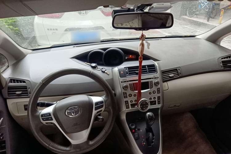 Used Toyota Verso 2011 180G CVT Comfort Edition Center Console