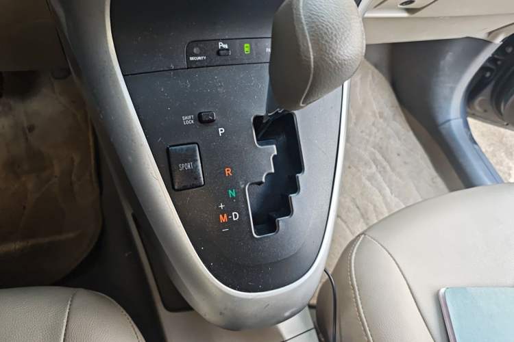 Used Toyota Verso 2011 180G CVT Luxury Multi-Function Version Gear Lever