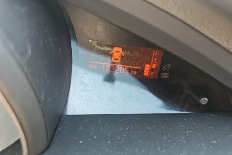 Used Toyota Verso 2011 180G CVT Luxury Multi-Function Version Odometer Close Up