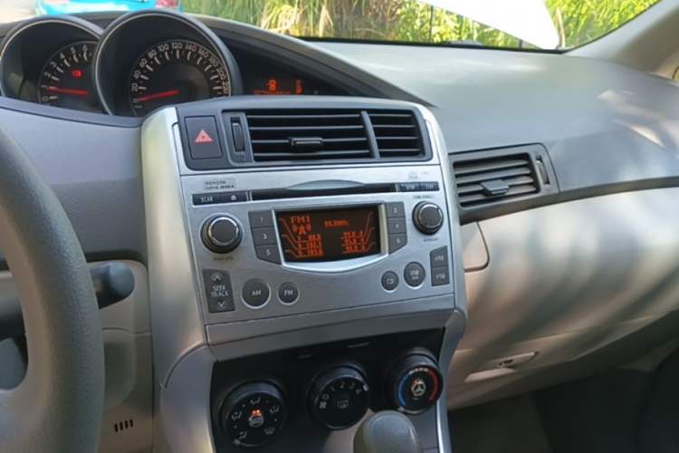 Used Toyota Verso 2011 180E CVT Elite Edition Audio And AC Panel