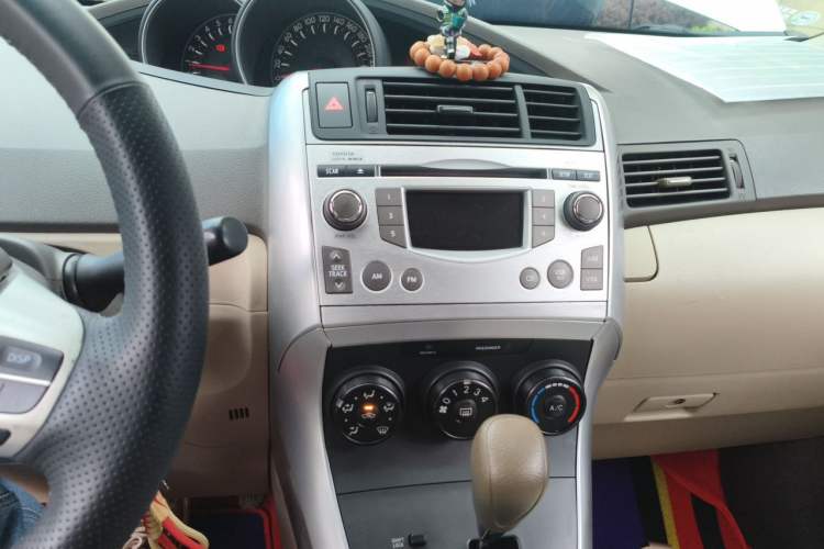 Used Toyota Verso 2011 180E CVT Elite Edition Audio And AC Panel